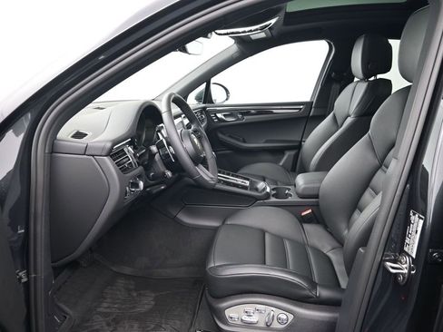 New 2026 Porsche Macan image 4