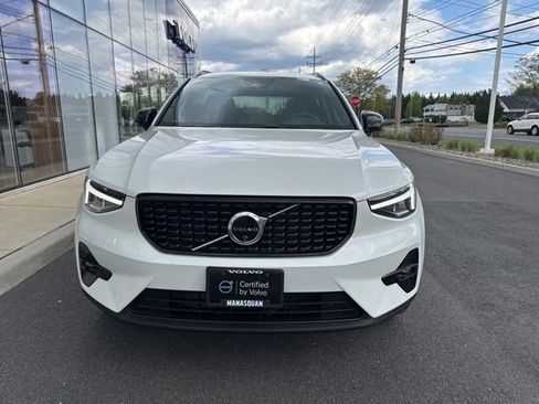 Certified 2025 Volvo XC40 B5 Plus AWD/4WD image 7