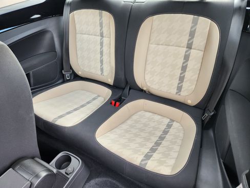 Used 2018 Volkswagen Beetle 2.0T Coast image 18