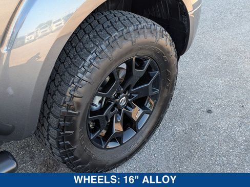 Used 2021 Nissan Frontier SV w/ Midnight Edition Floor Mats AWD/4WD image 12