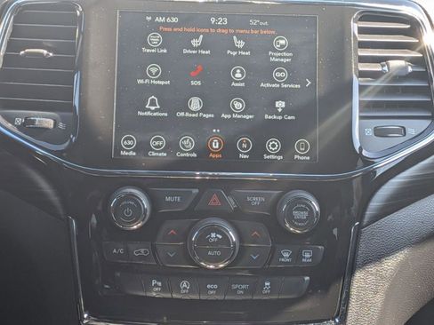Used 2022 Jeep Grand Cherokee Laredo X AWD/4WD image 26