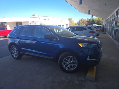Used 2023 Ford Edge SEL image 3