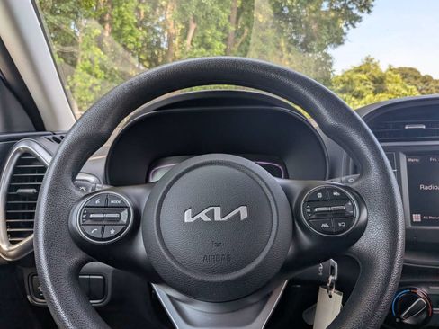 Used 2024 Kia Soul LX w/ Option Group 015 FWD image 25