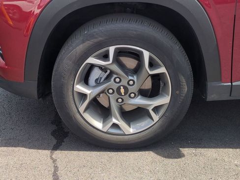 Used 2025 Chevrolet Trax LT w/ LT Convenience Package FWD image 27