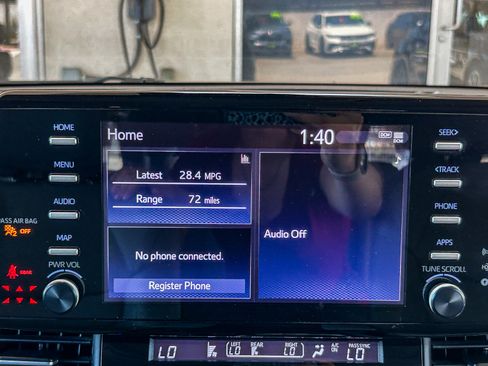 Used 2024 Toyota Sienna XLE FWD image 14