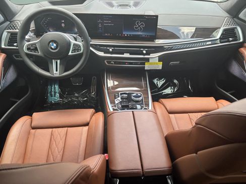 Used 2026 BMW X7 M60i image 9