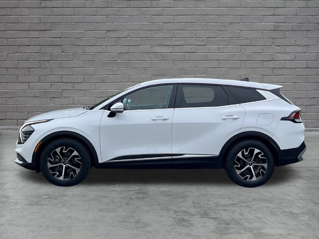 Used 2024 Kia Sportage EX FWD image 2