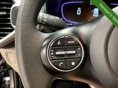 Used 2025 Kia Soul LX w/ LX Technology Package FWD image 23