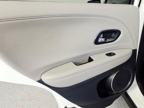 Used 2019 Honda HR-V EX-L image 11