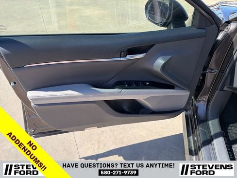 Used 2020 Toyota Camry XLE w/ Four Season Floor Mat Package image 17