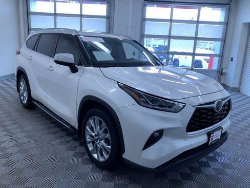 Certified 2021 Toyota Highlander Limited FWD image 37