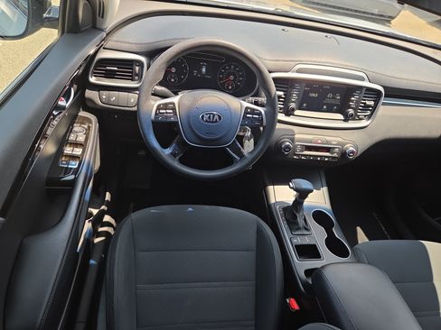 Used 2019 Kia Sorento FWD V6 image 8