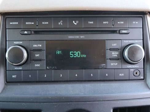 Used 2008 Chrysler Town & Country Touring image 29