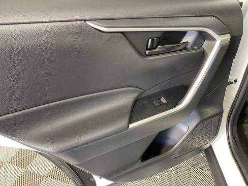 Used 2021 Toyota RAV4 LE AWD/4WD image 22