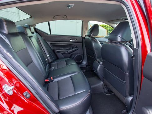 Used 2019 Nissan Altima 2.5 SR FWD image 16