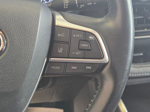 Used 2022 Toyota Highlander XLE image 16
