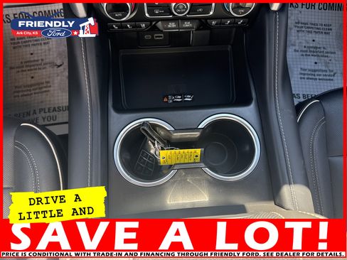 Used 2024 GMC Yukon SLT w/ SLT Premium Package image 14