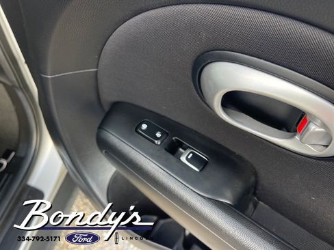 Used 2017 Kia Soul image 24