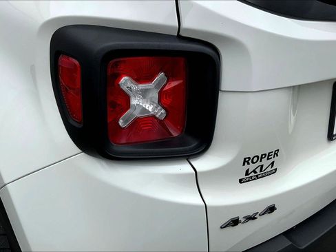 Used 2023 Jeep Renegade Altitude image 28