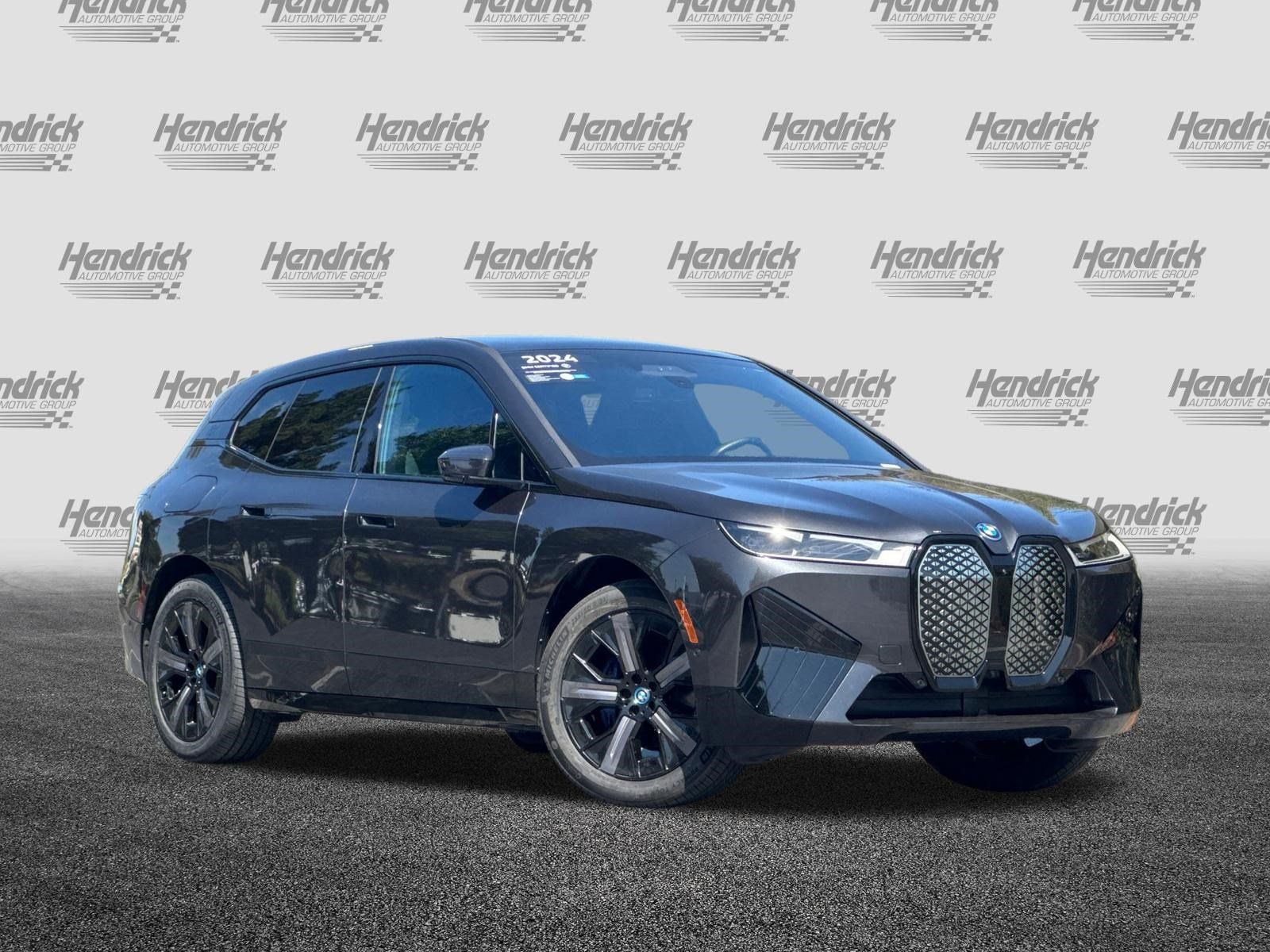Certified 2024 BMW iX xDrive50 w/ Premium Package AWD/4WD image 2