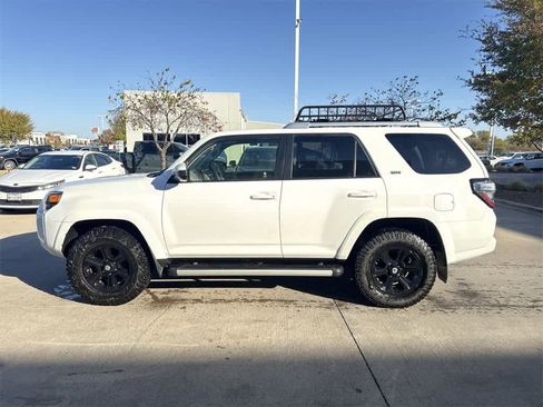 Used 2017 Toyota 4Runner SR5 image 3