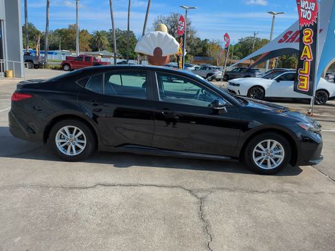 Used 2025 Toyota Camry LE image 3