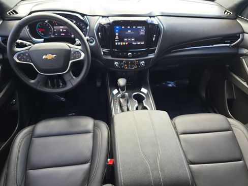 Used 2023 Chevrolet Traverse LT FWD image 17