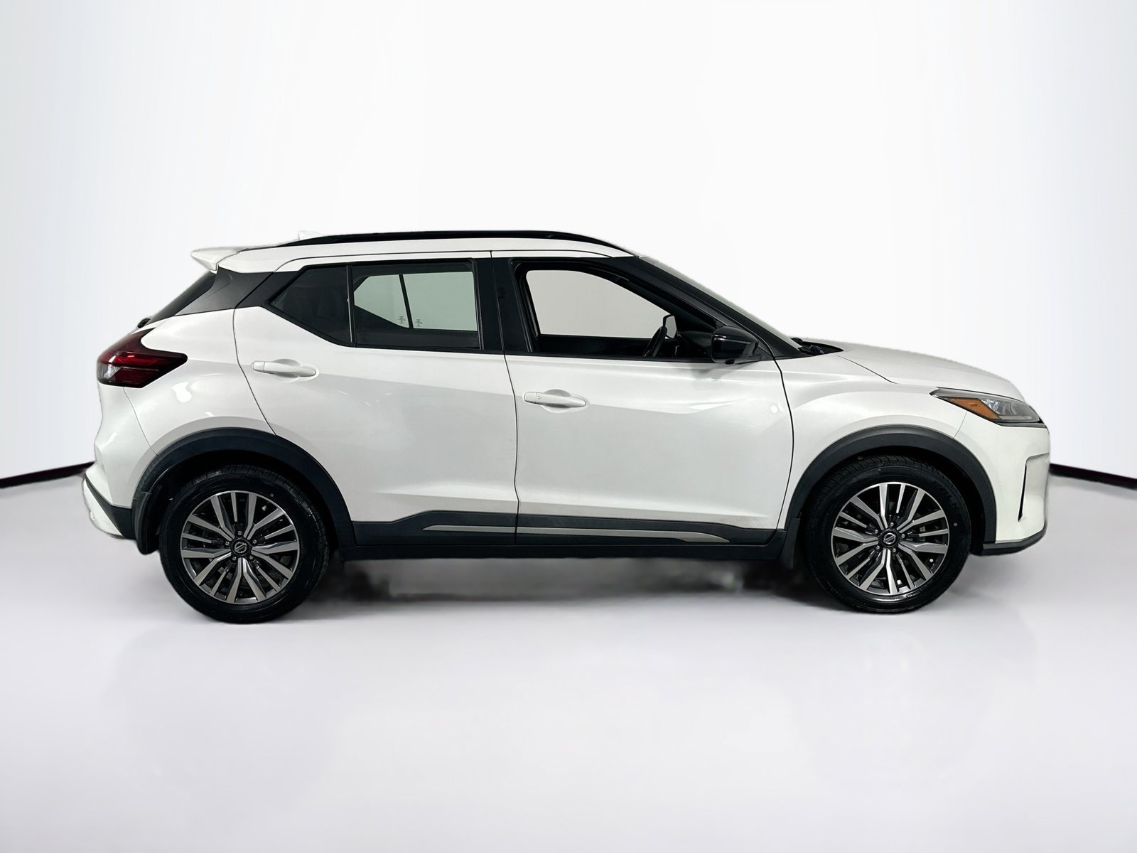 Used 2021 Nissan Kicks SR FWD image 4
