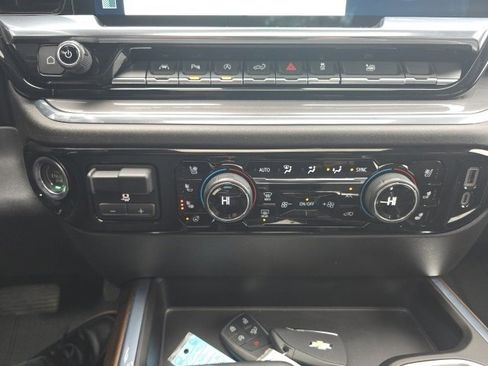 Used 2024 Chevrolet Silverado 1500 High Country image 25