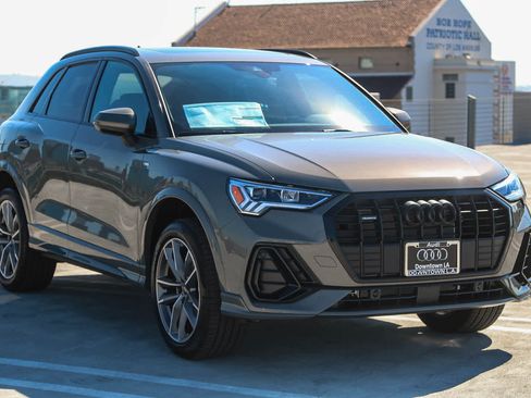 New 2025 Audi Q3 2.0T Premium image 3