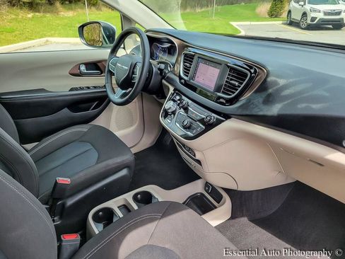 Used 2023 Chrysler Voyager LX FWD image 31