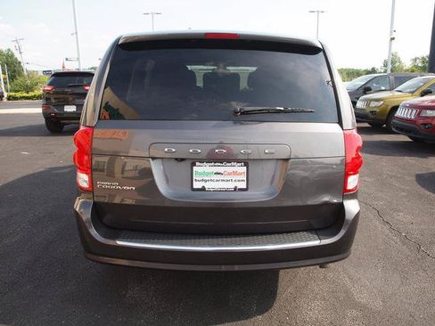 Used 2019 Dodge Grand Caravan SE FWD image 2