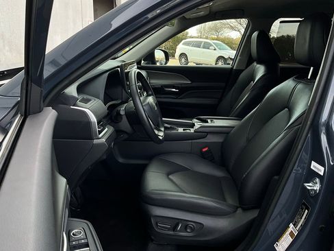 Used 2025 Toyota Grand Highlander XLE image 10