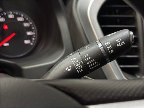 Used 2023 GMC Acadia SLE w/ Infotainment Package image 27