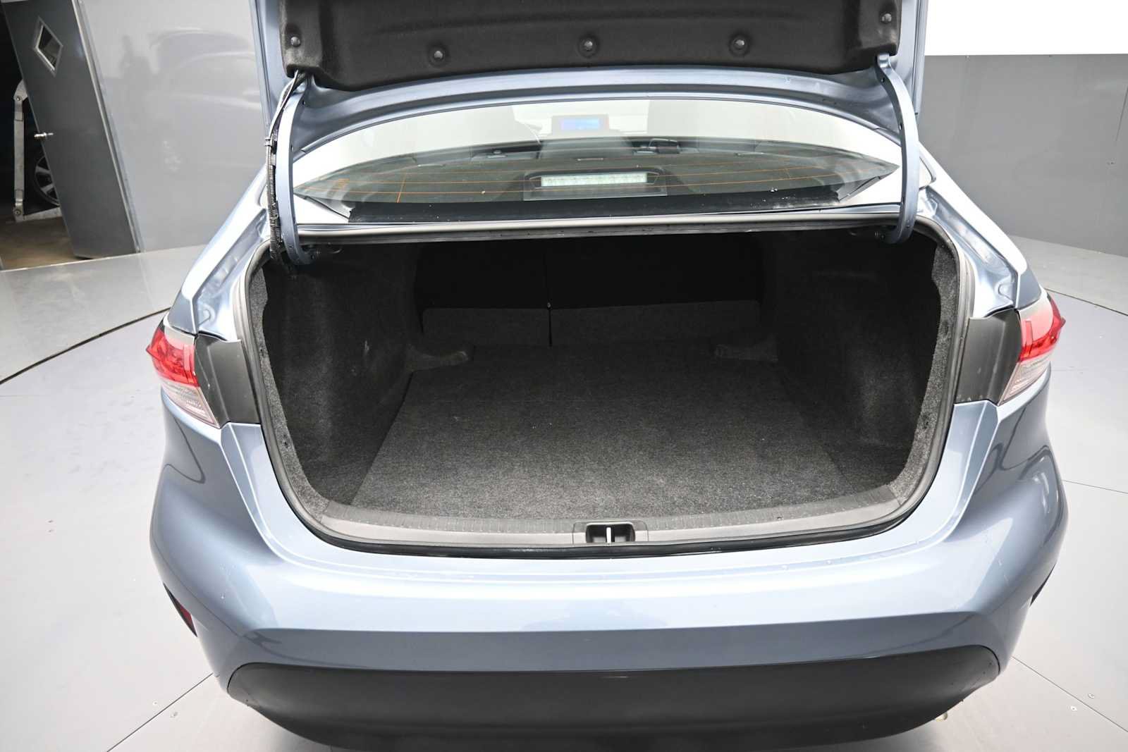 Used 2025 Toyota Corolla LE FWD image 20