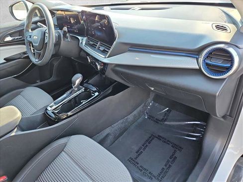 Used 2025 Chevrolet Trax LT image 18