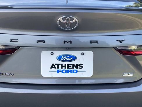 Used 2025 Toyota Camry SE w/ Convenience Package FWD image 5