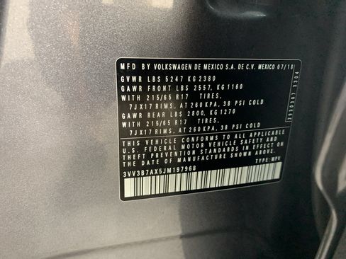 Used 2018 Volkswagen Tiguan SE w/ Panoramic Sunroof Package FWD image 12
