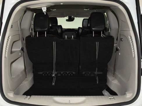 Used 2024 Chrysler Pacifica Touring-L image 30