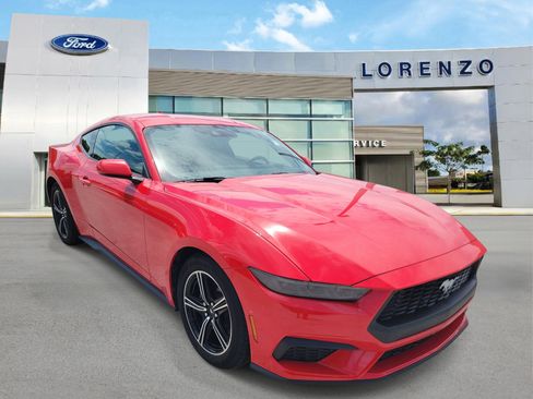 Used 2025 Ford Mustang Coupe RWD image 3
