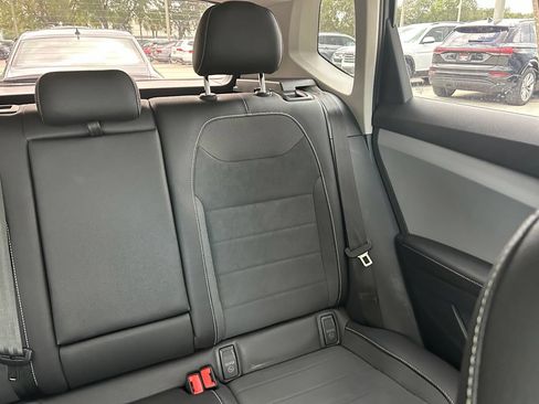 Certified 2024 Volkswagen Taos SE FWD image 14