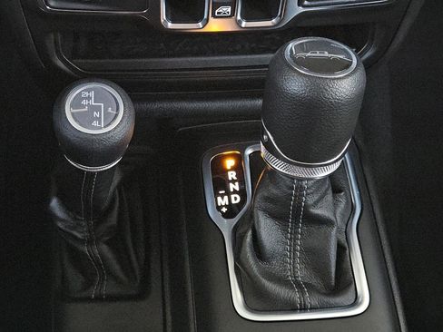 New 2025 Jeep Gladiator Sport image 12