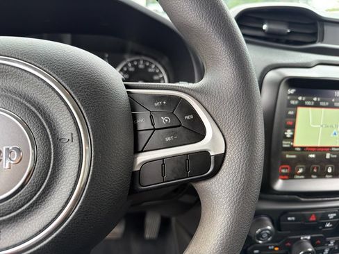 Used 2023 Jeep Renegade Latitude AWD/4WD image 17
