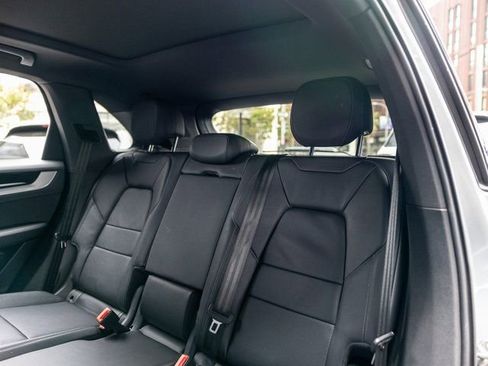 Certified 2025 Porsche Cayenne image 28