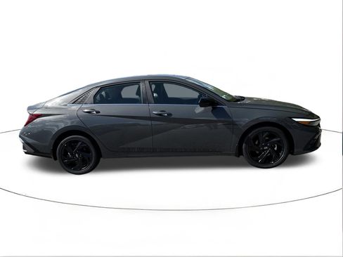 New 2026 Hyundai Elantra SEL Sport FWD image 2