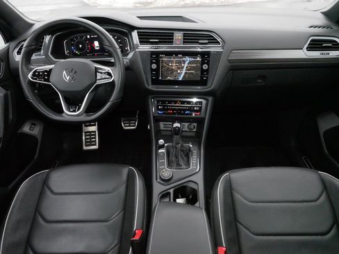 Certified 2022 Volkswagen Tiguan SEL R-Line image 10
