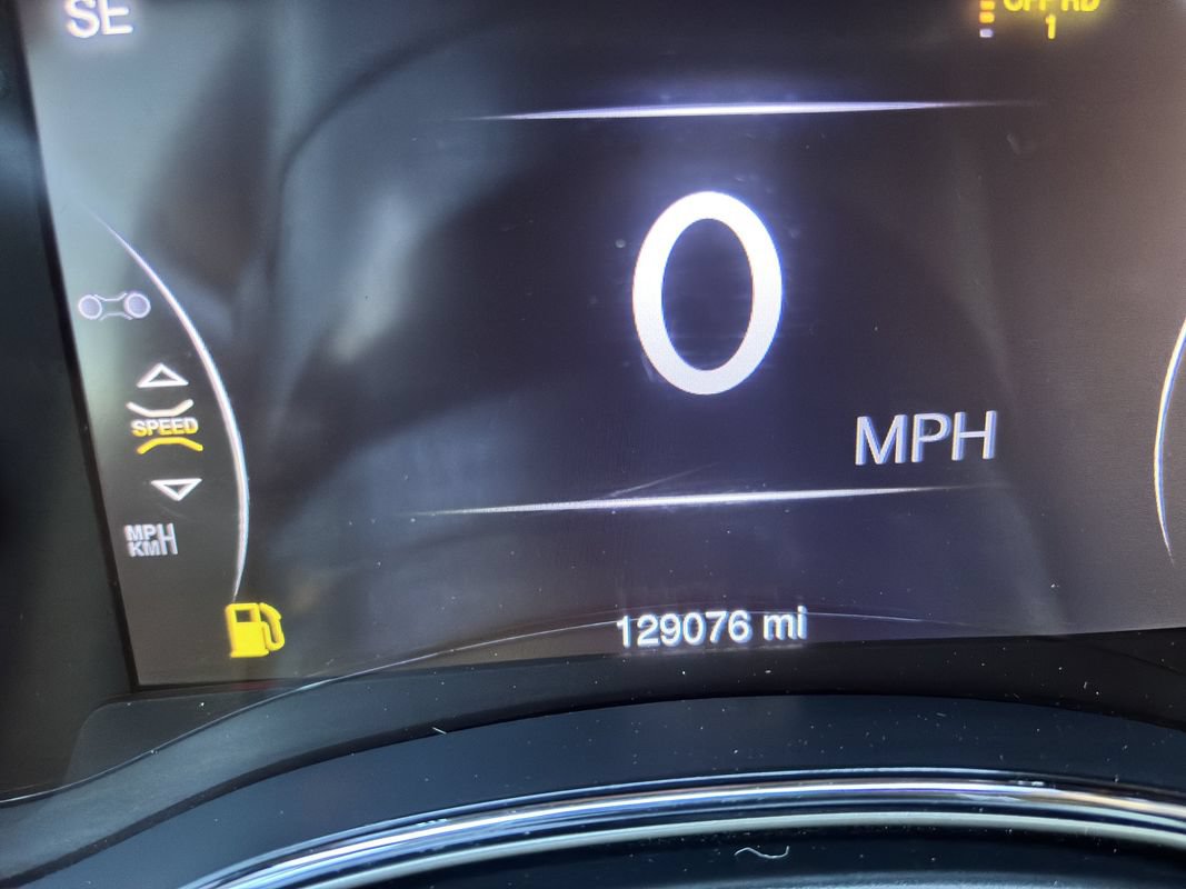 Used 2015 Jeep Grand Cherokee Overland w/ Advanced Technology Group AWD/4WD image 15