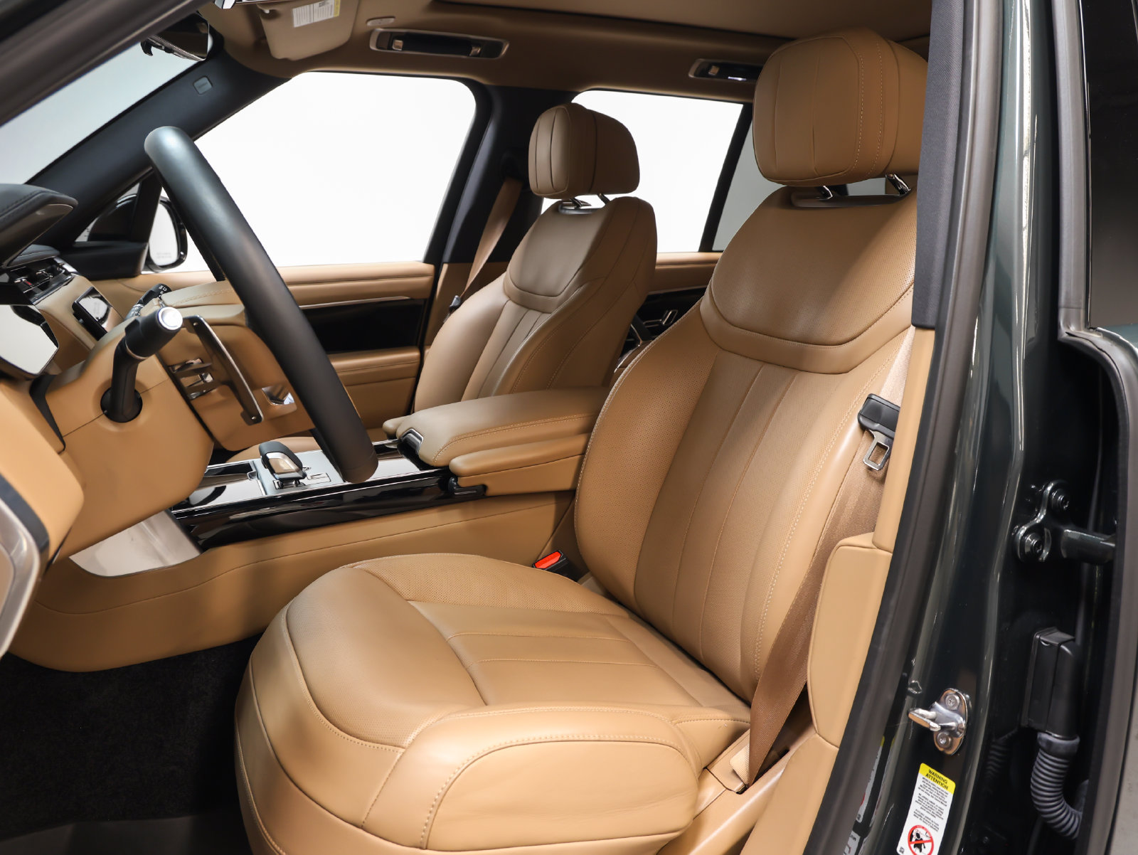 Used 2025 Land Rover Range Rover SE AWD/4WD image 5
