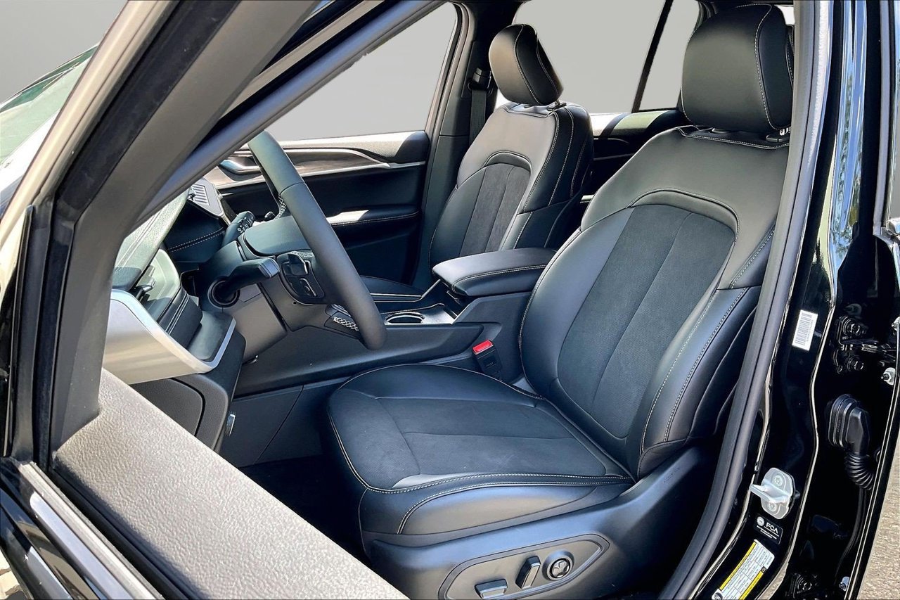 New 2027 Jeep Grand Cherokee Altitude AWD/4WD image 19