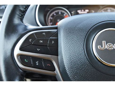 Used 2021 Jeep Cherokee Latitude Plus image 23